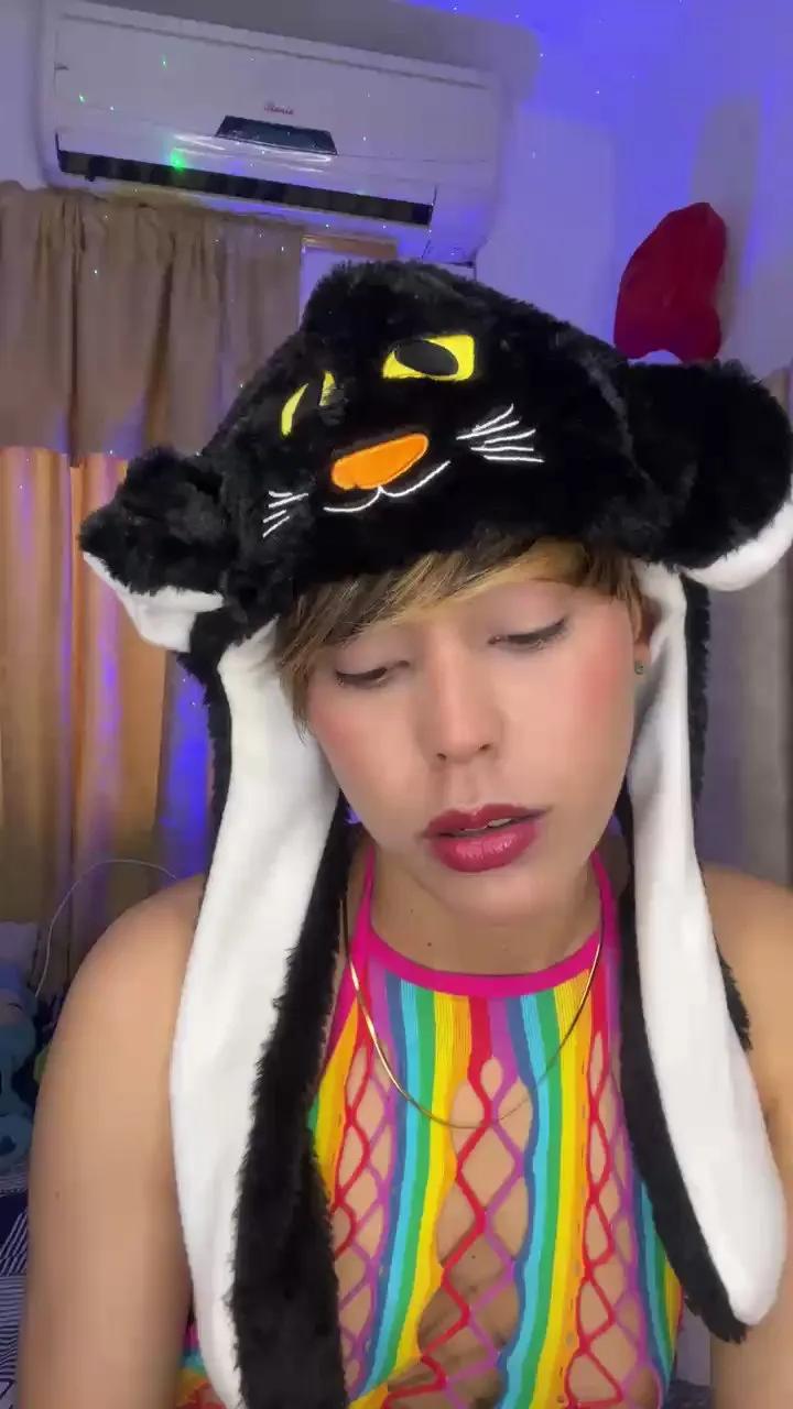 Offline Cute_valerie666 on Cam4