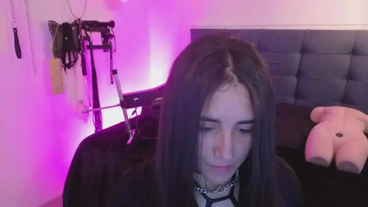 Offline elowen_halley1 on Cam4