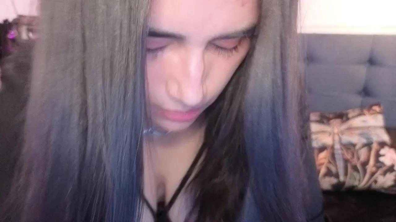 Offline elowen_halley1 on Cam4