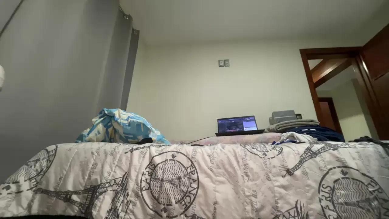 Offline Femboy66 on Cam4