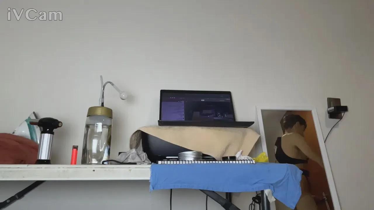 Offline Femboy66 on Cam4