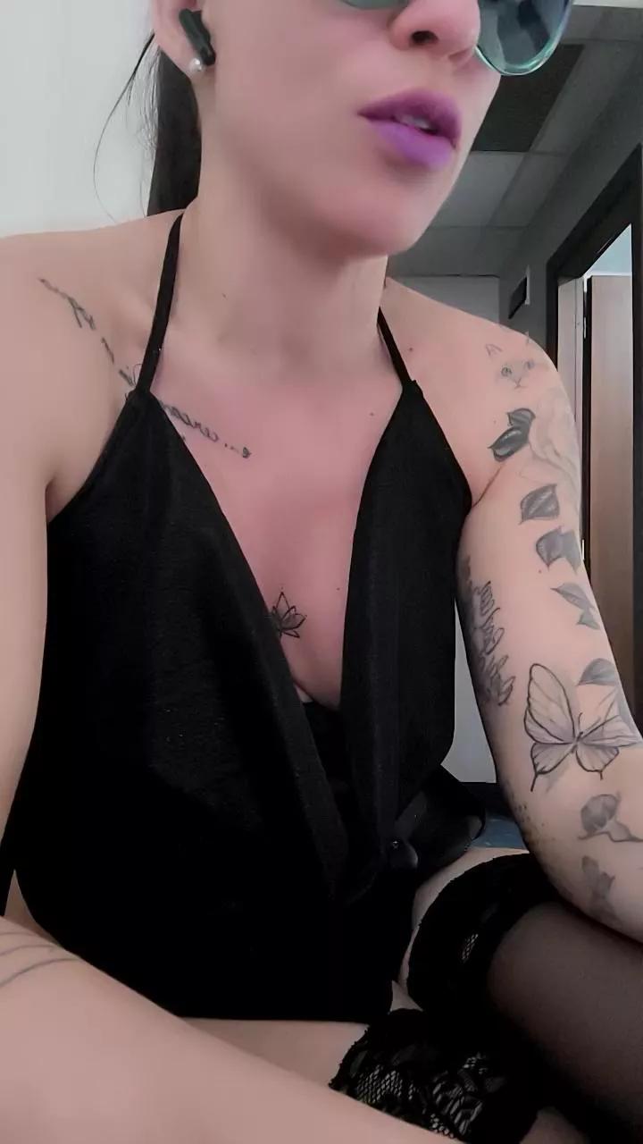 Offline fragile7883 on Cam4