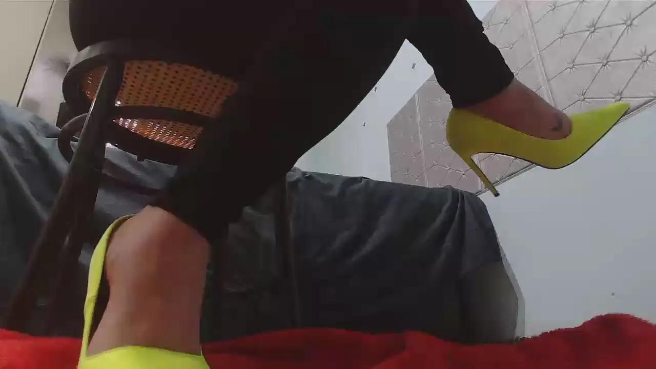 Offline Francescaleo on Cam4