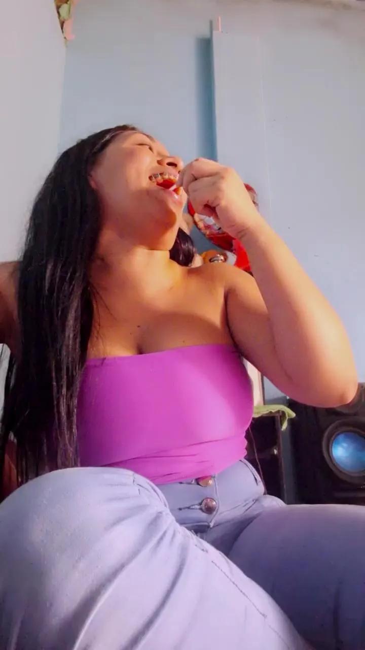 Offline girl_pee on Cam4