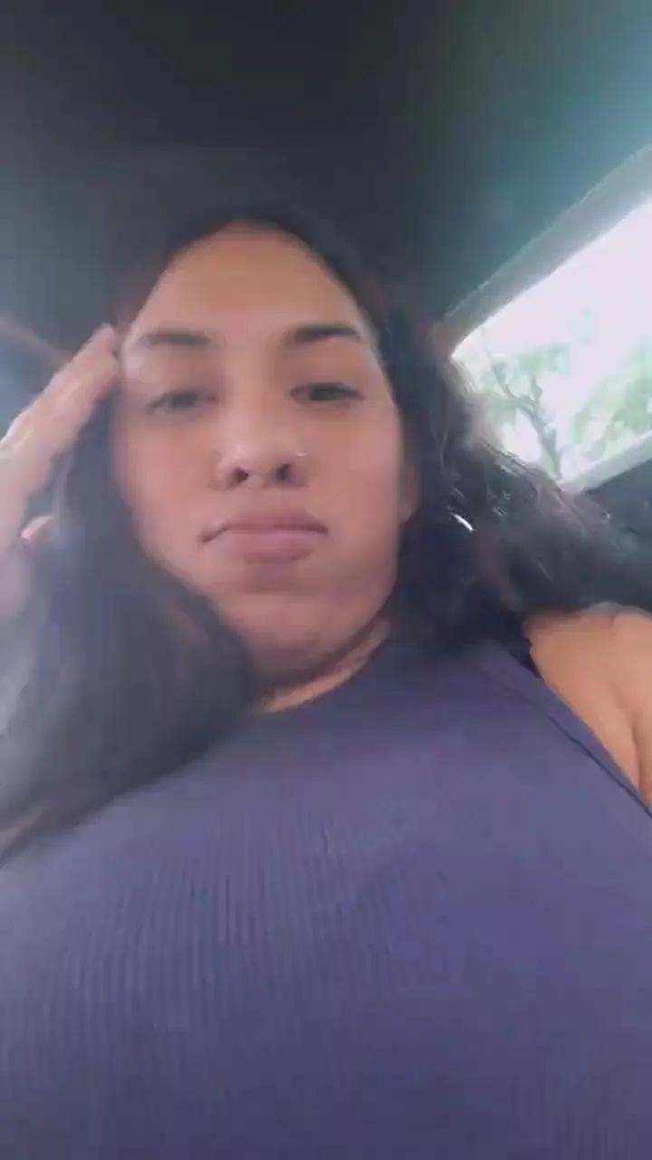 Offline girl_pee on Cam4