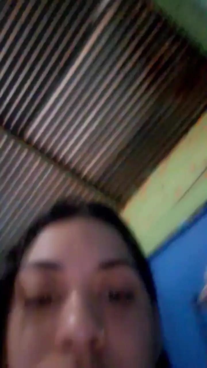 Offline girl_pee on Cam4