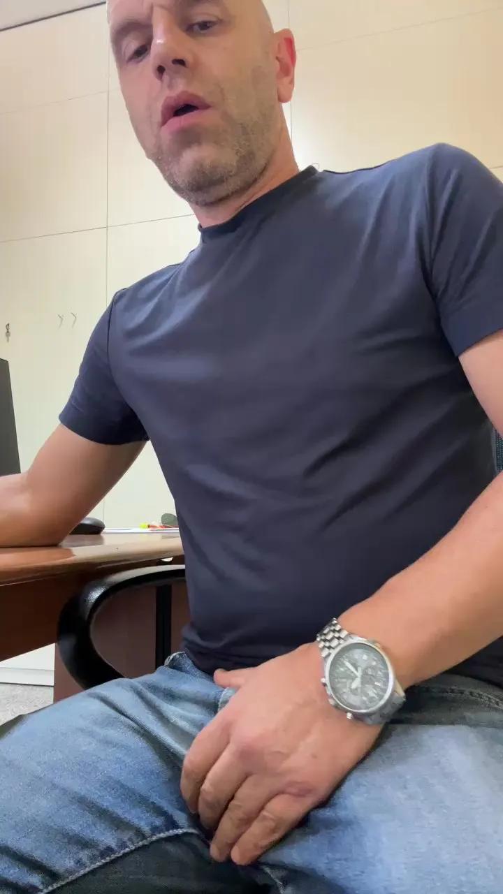 Offline Gladiatore_69 on Cam4