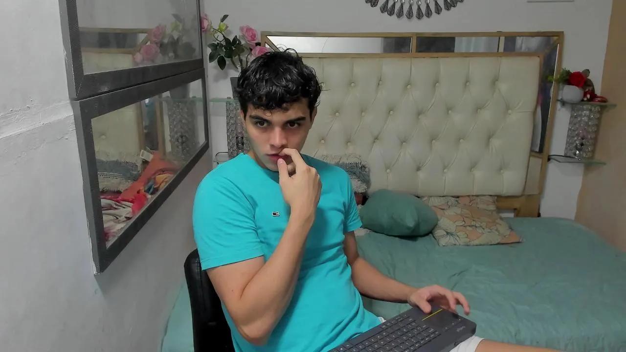 Offline heiker_ on Cam4