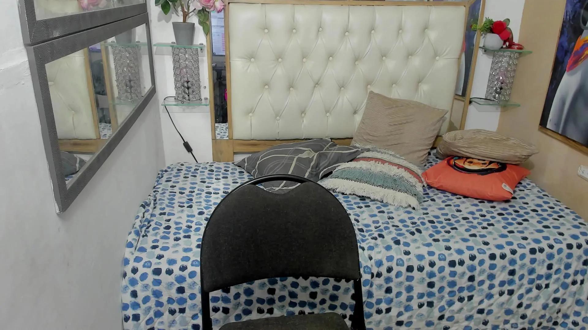 Offline heiker_ on Cam4