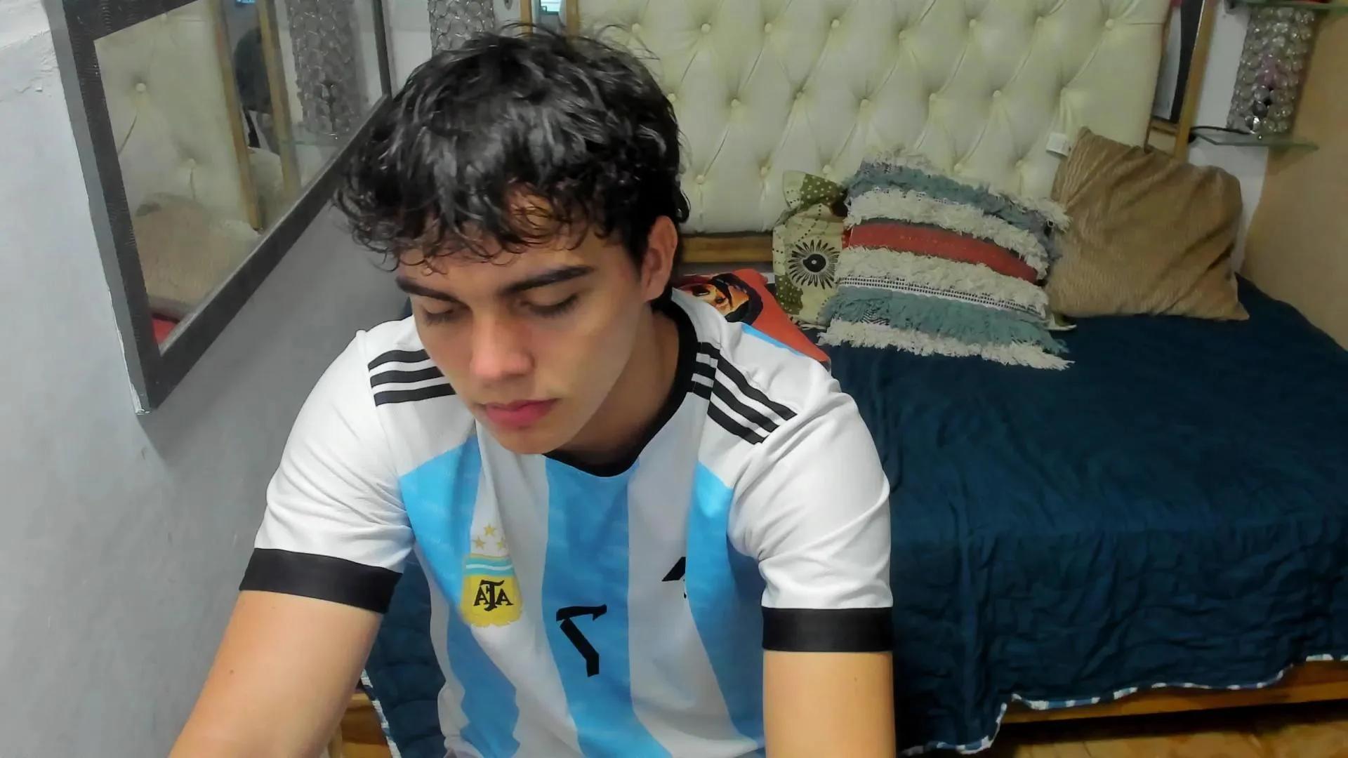 Offline heiker_ on Cam4