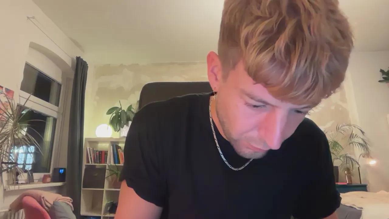 Offline Heikhoe69 on Cam4