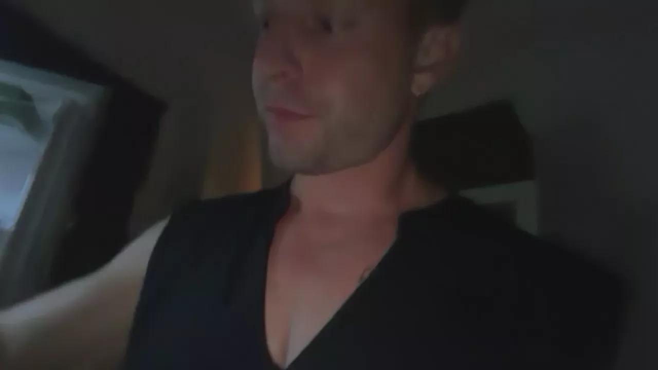Offline Heikhoe69 on Cam4
