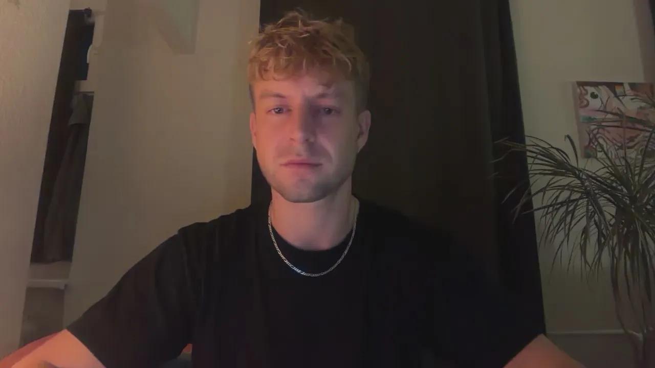 Offline Heikhoe69 on Cam4