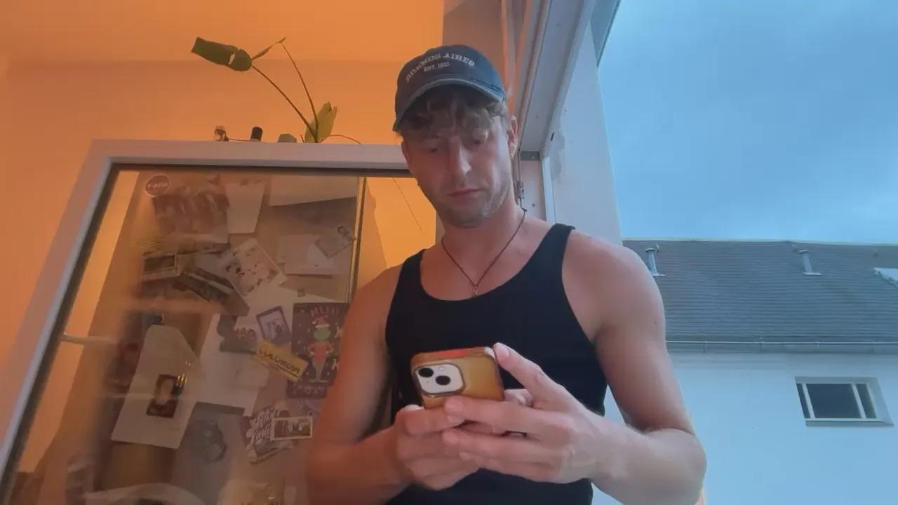 Offline Heikhoe69 on Cam4