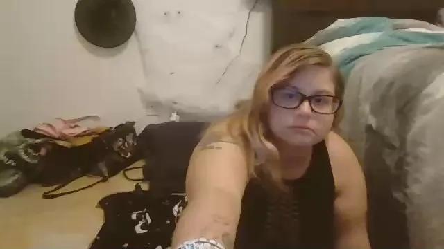Offline HoneyBear19 on Cam4