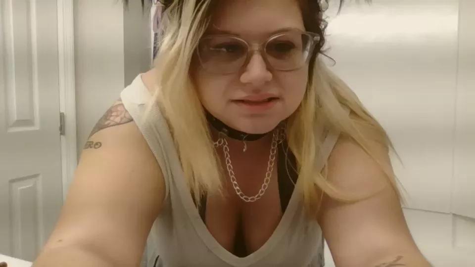 Offline HoneyBear19 on Cam4