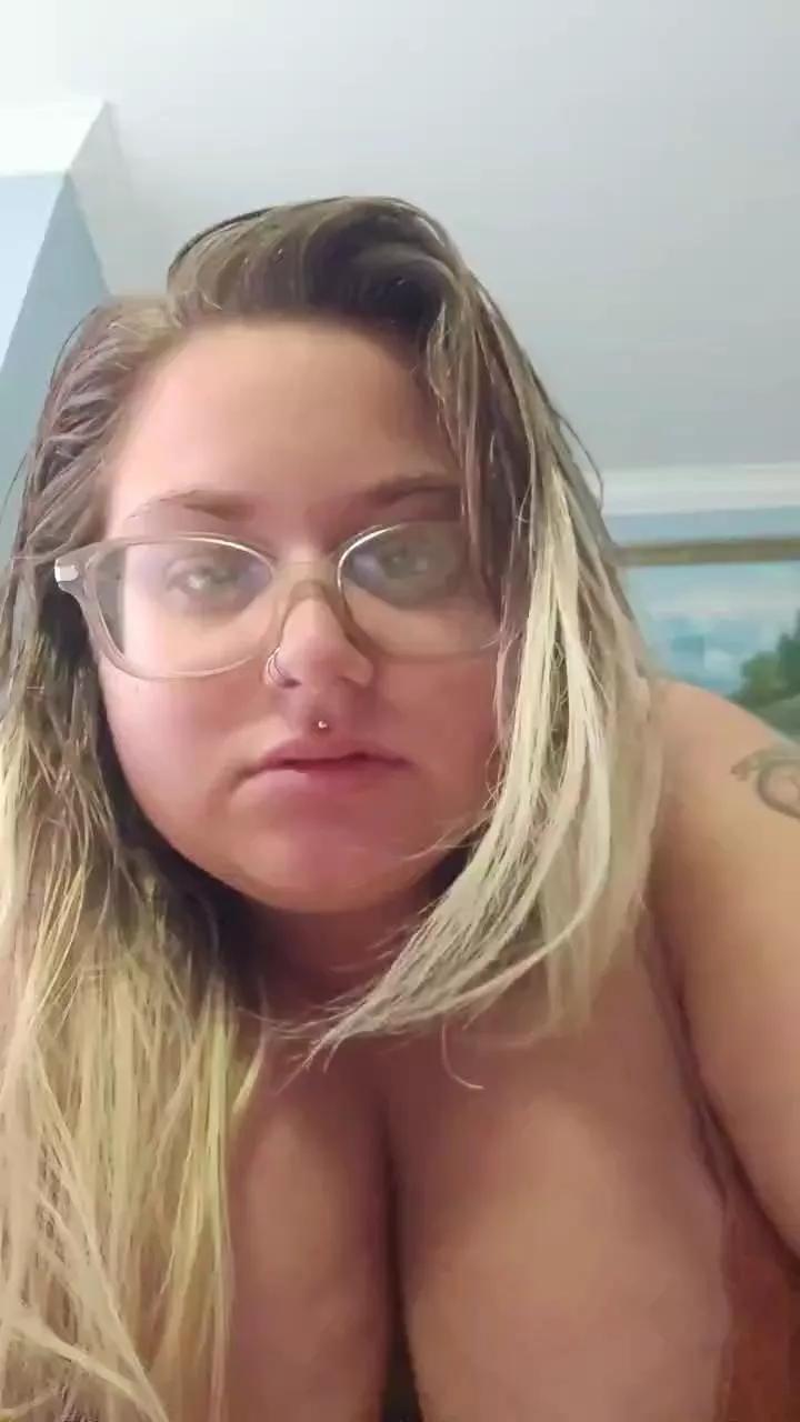 Offline HoneyBear19 on Cam4