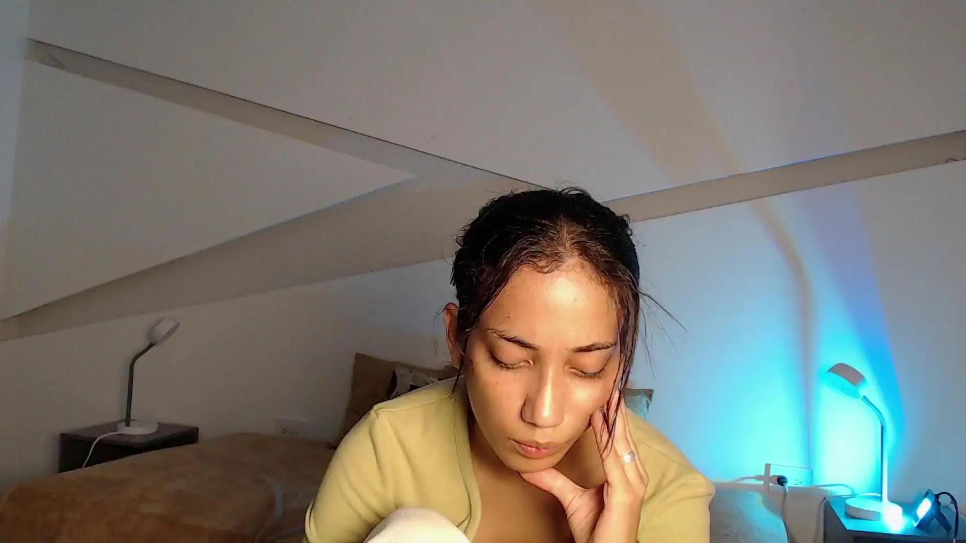 Offline Hotlittlekitty1 on Cam4