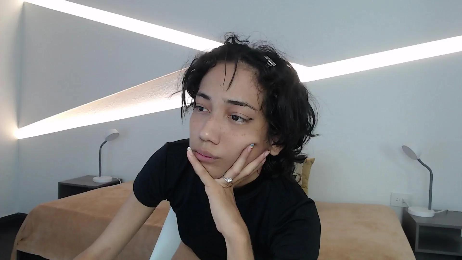 Offline Hotlittlekitty1 on Cam4
