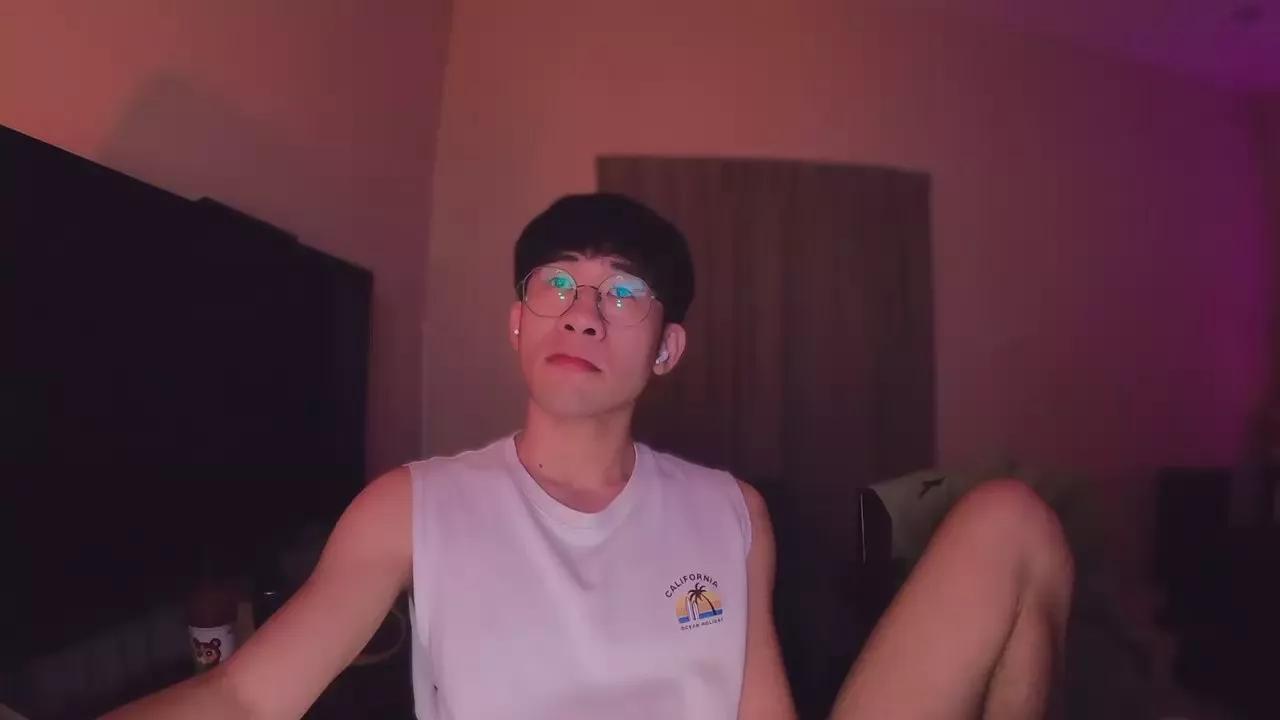 Offline ioio032_xxx on Cam4