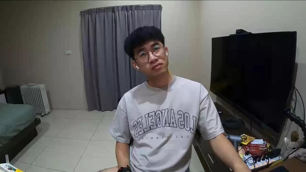 Offline ioio032_xxx on Cam4