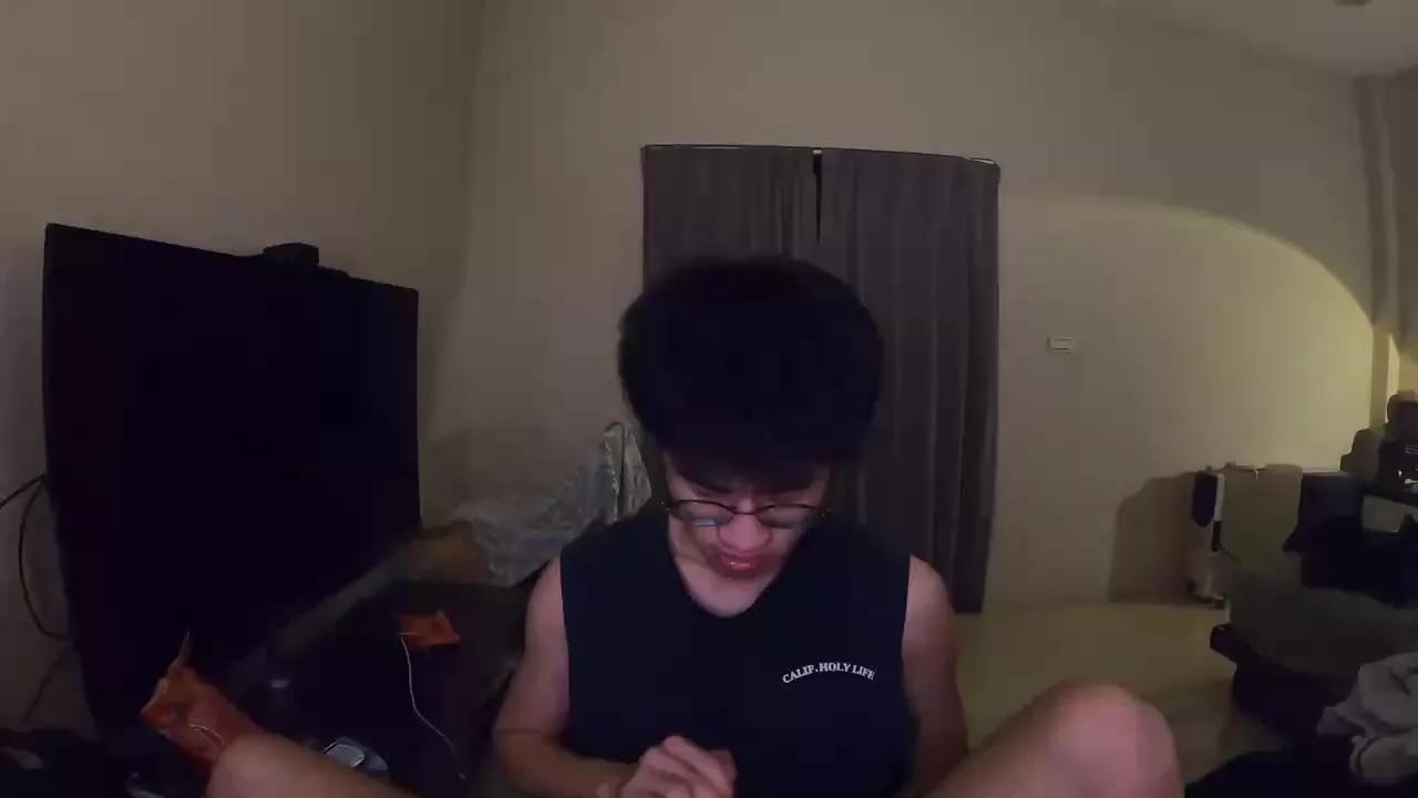 Offline ioio032_xxx on Cam4