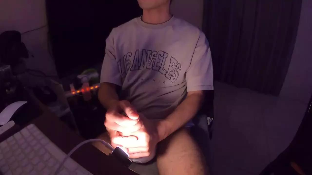 Offline ioio032_xxx on Cam4