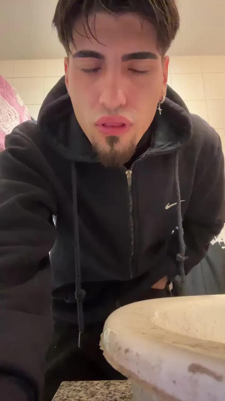 Jovencitobcn21 on Cam4