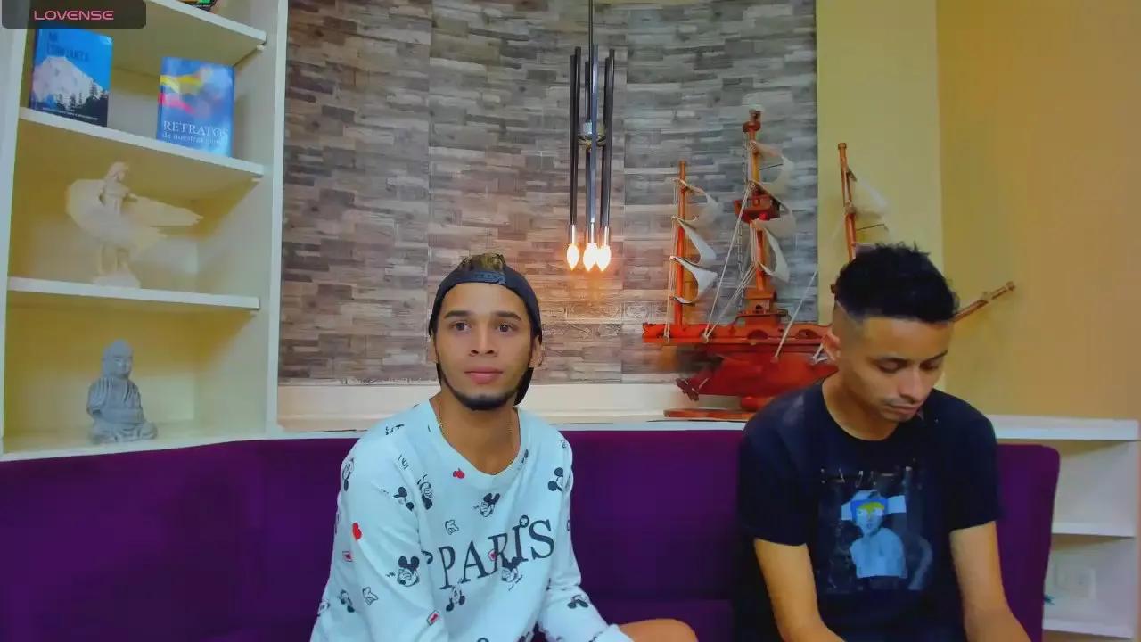 Offline Juicy_Creww on Cam4