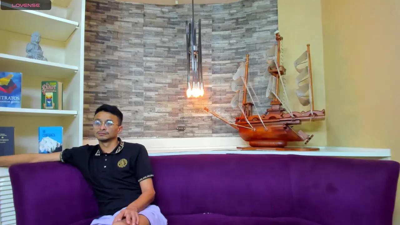 Offline Juicy_Creww on Cam4