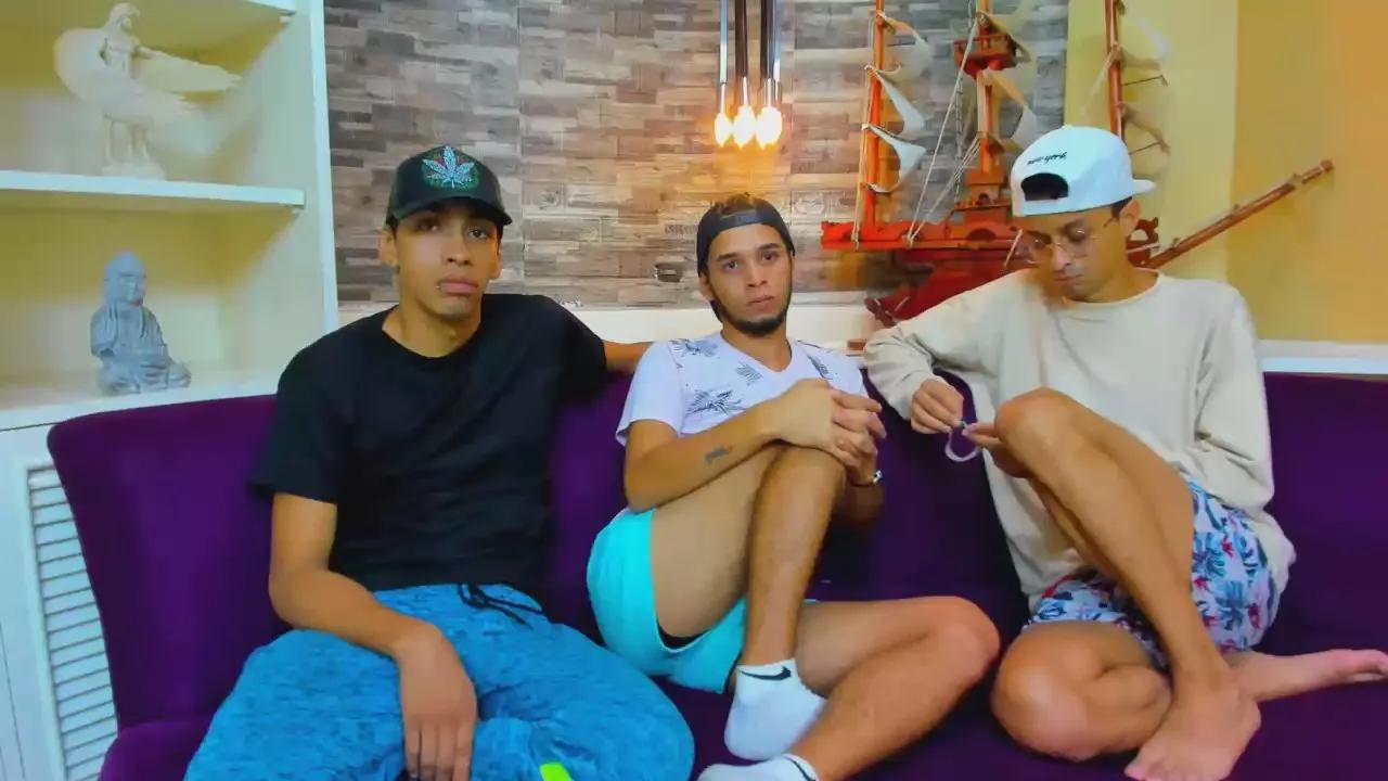 Offline Juicy_Creww on Cam4