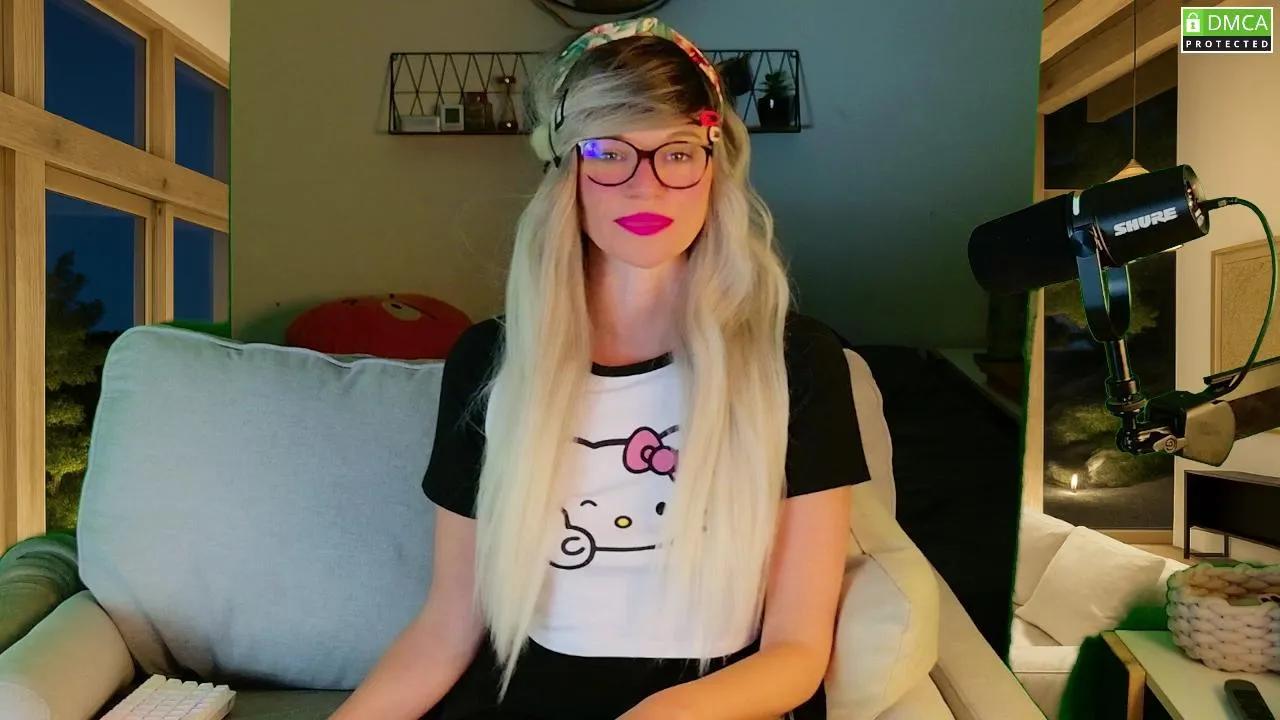 Offline Kittoucharme on Cam4
