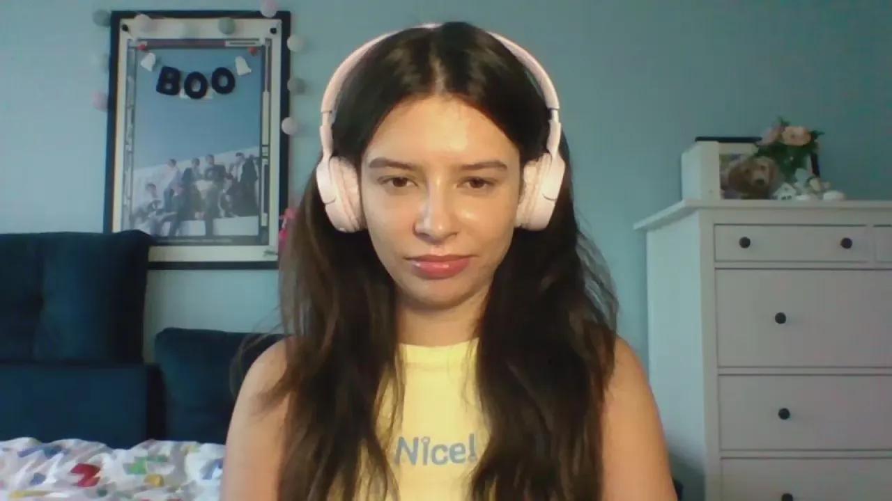 Offline LariceSweetgirl on Cam4