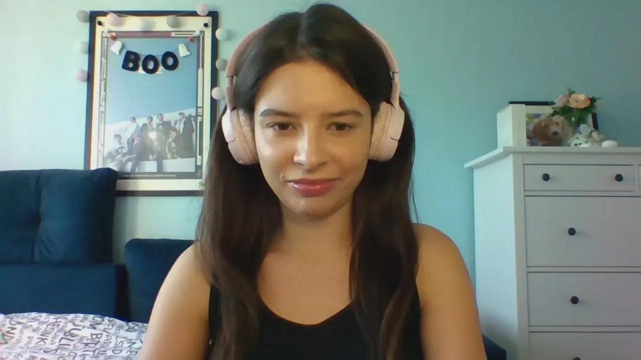 Offline LariceSweetgirl on Cam4