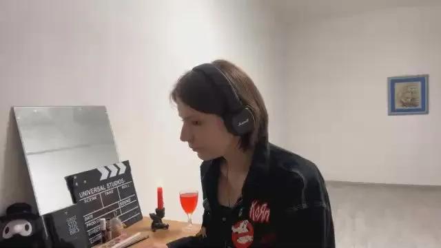 Offline LeanaMielnicki on Cam4