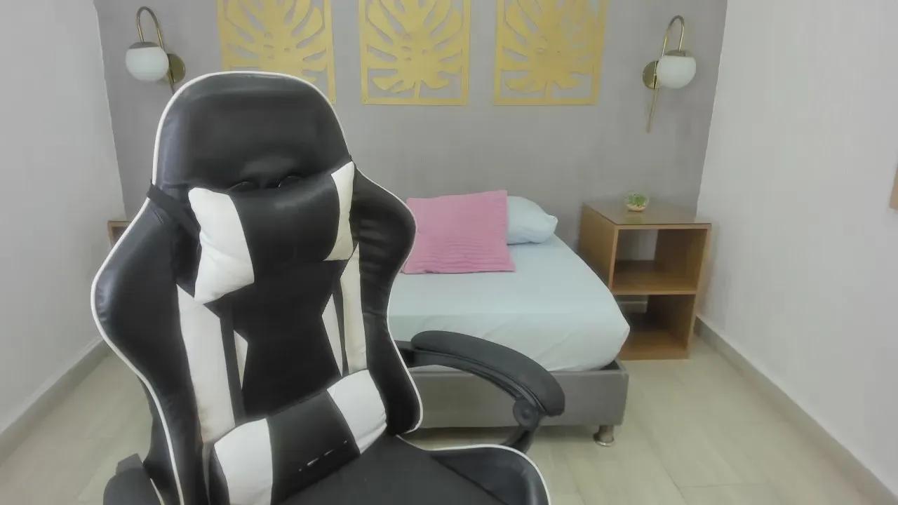 lia_sexx19 on Cam4