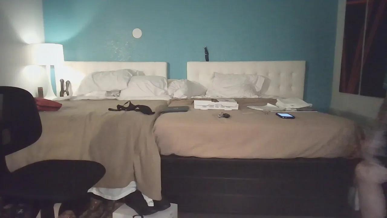 Offline LillysAllYours on Cam4