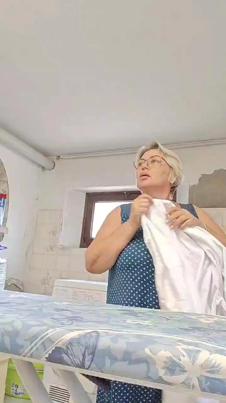 Offline LindaL69 on Cam4