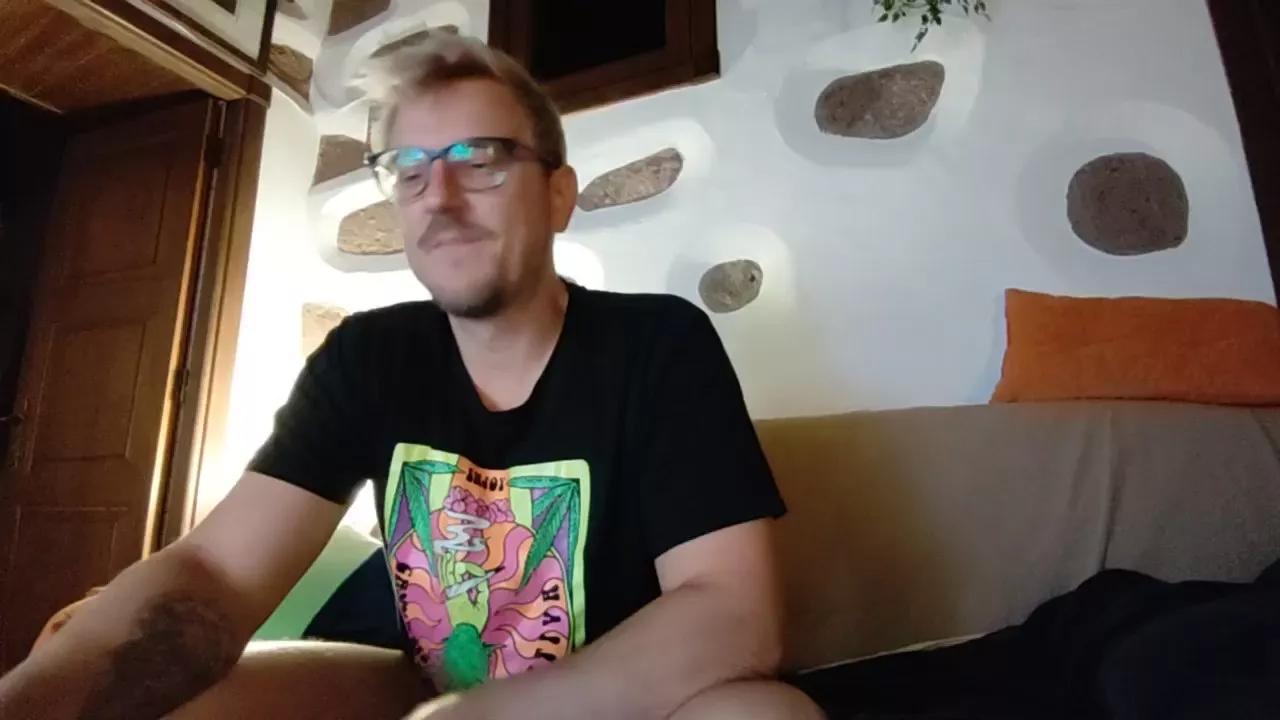 Offline lionscage on Cam4