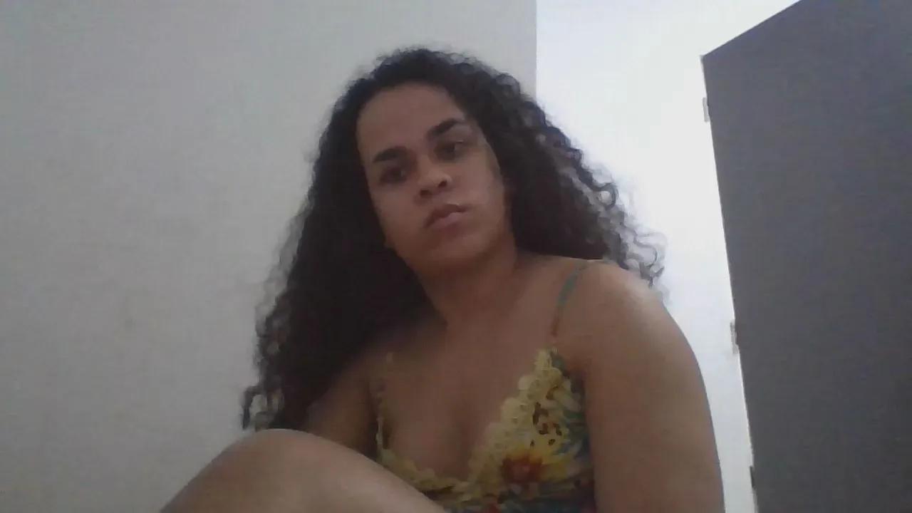 Lola_Yiarat on Cam4 