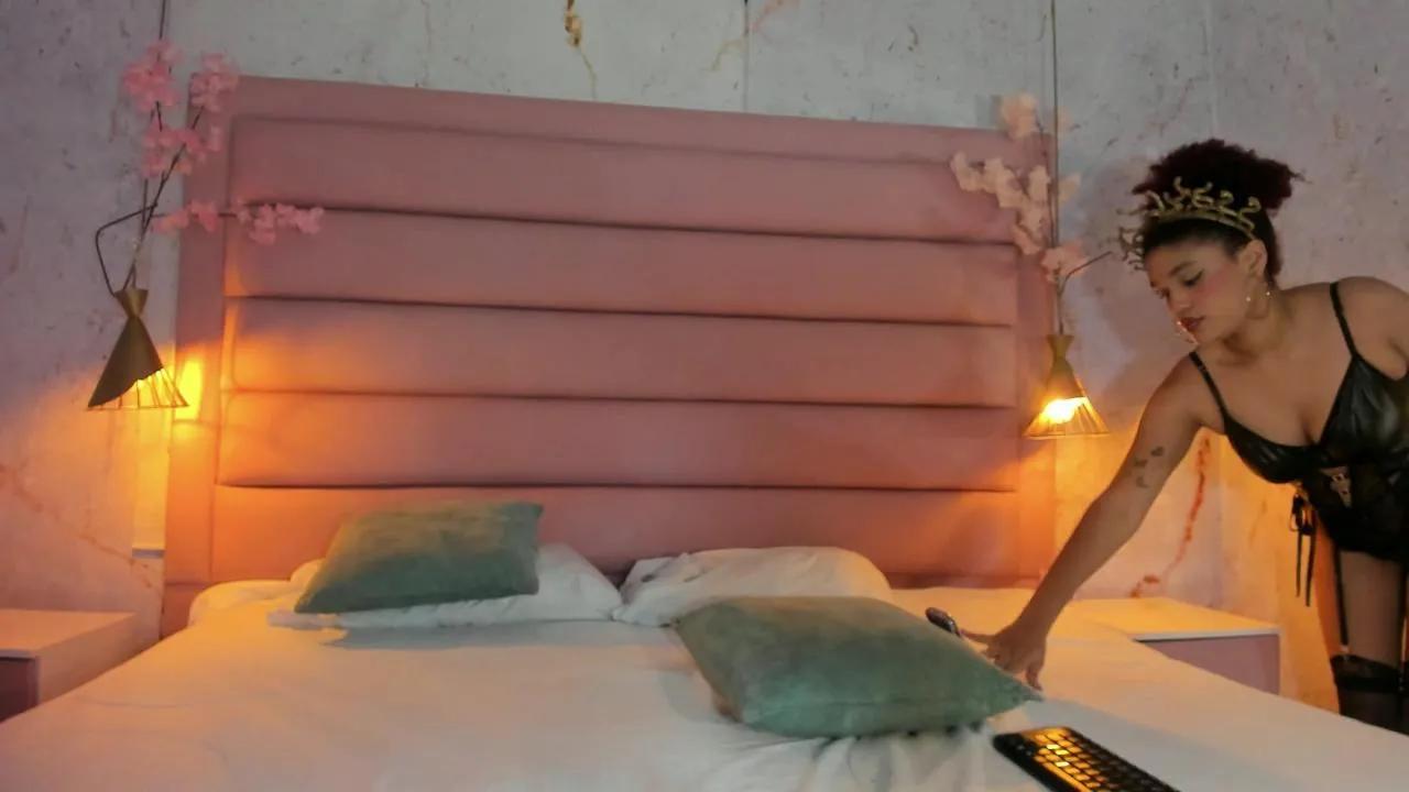 Offline LolaDupont on Cam4