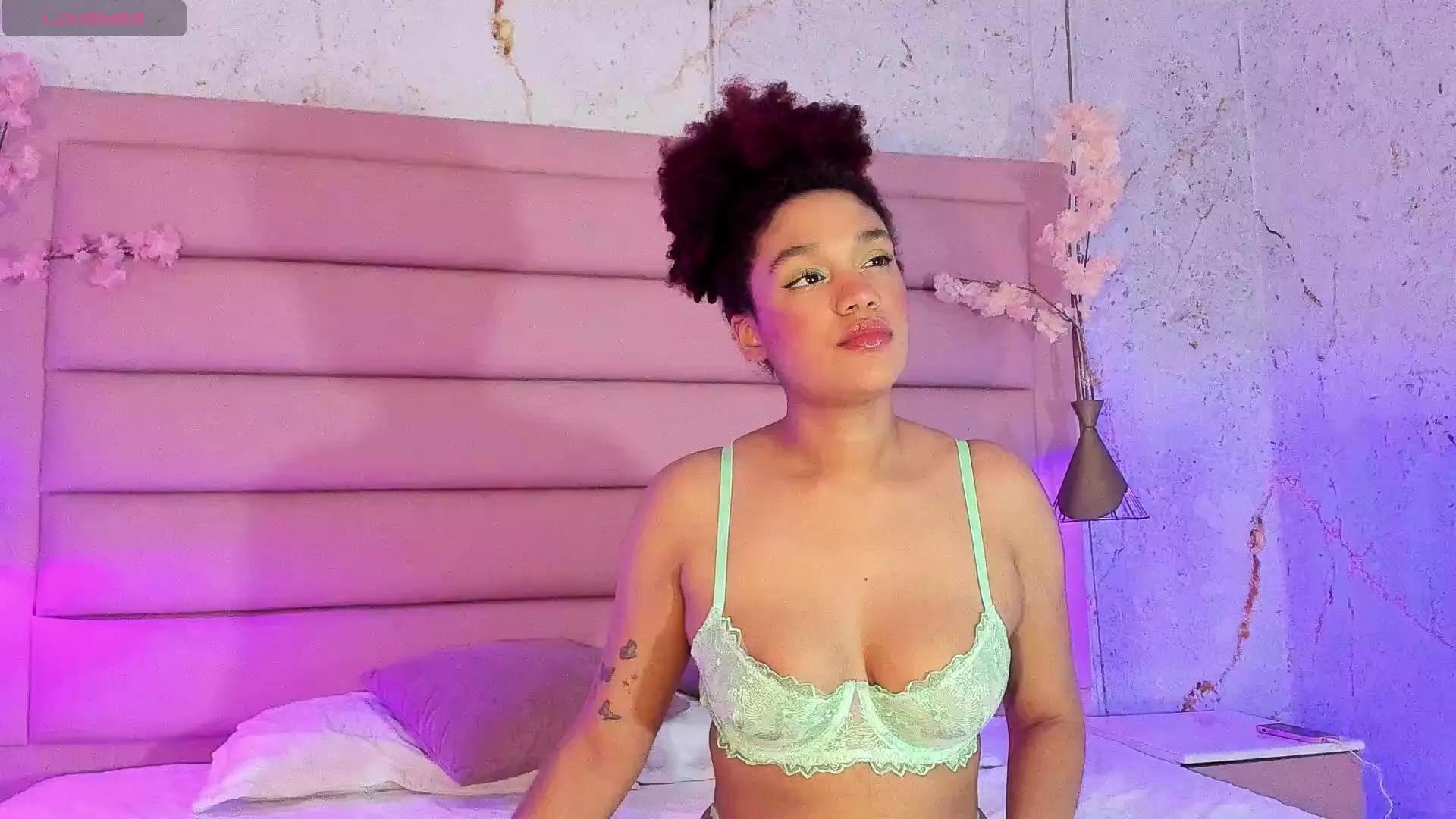 Offline LolaDupont on Cam4