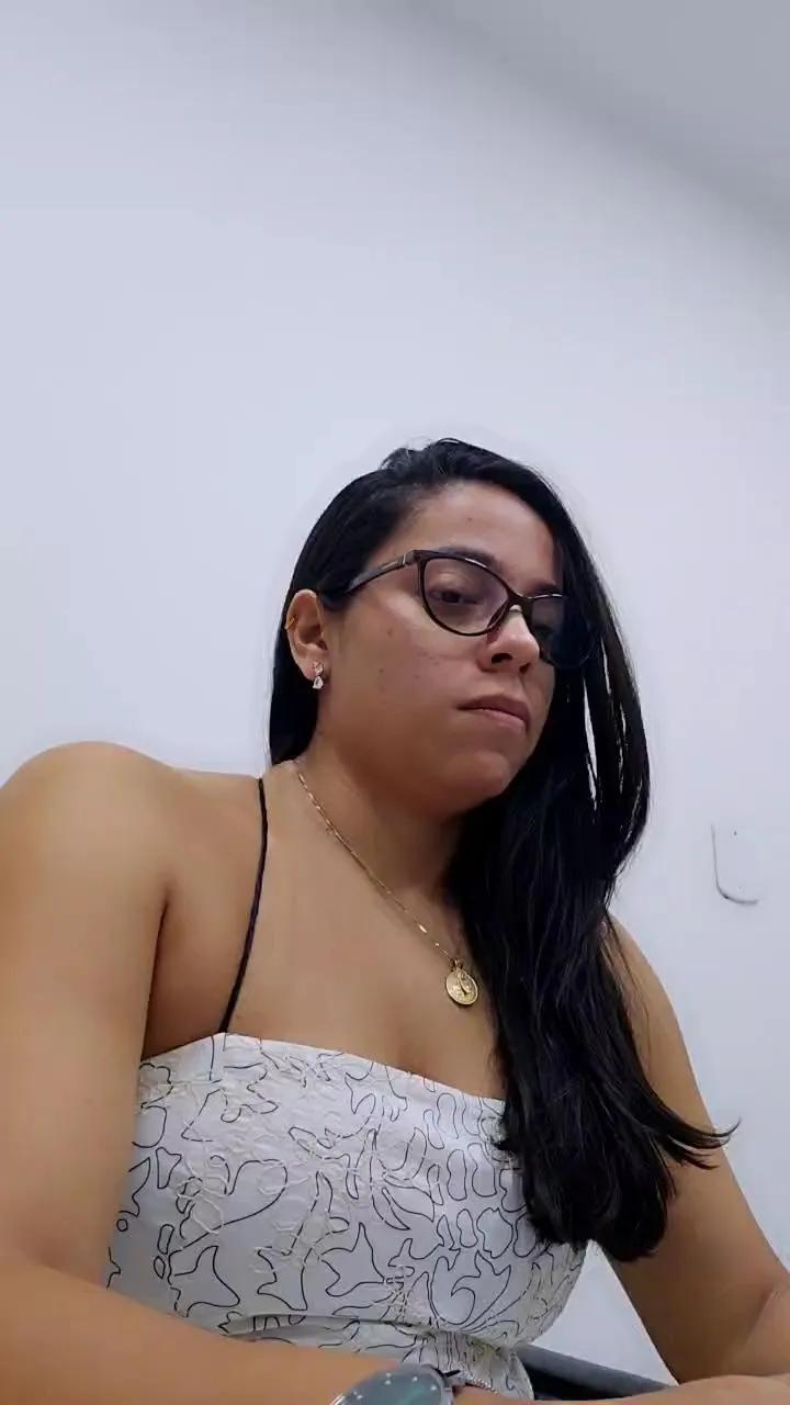 LollaBunny26 on Cam4 