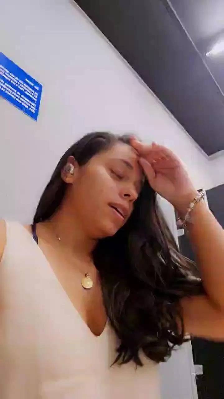 LollaBunny26 on Cam4 