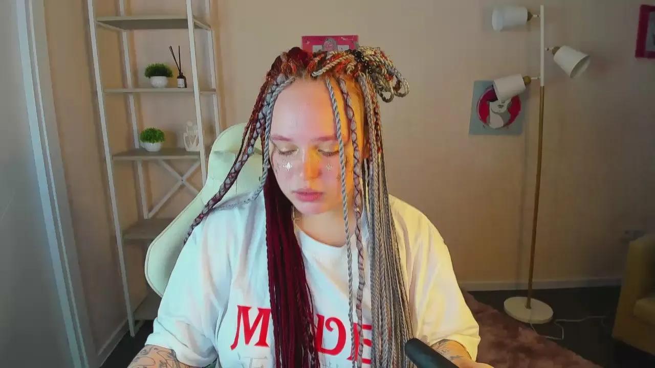 Looly_Rise on Cam4 