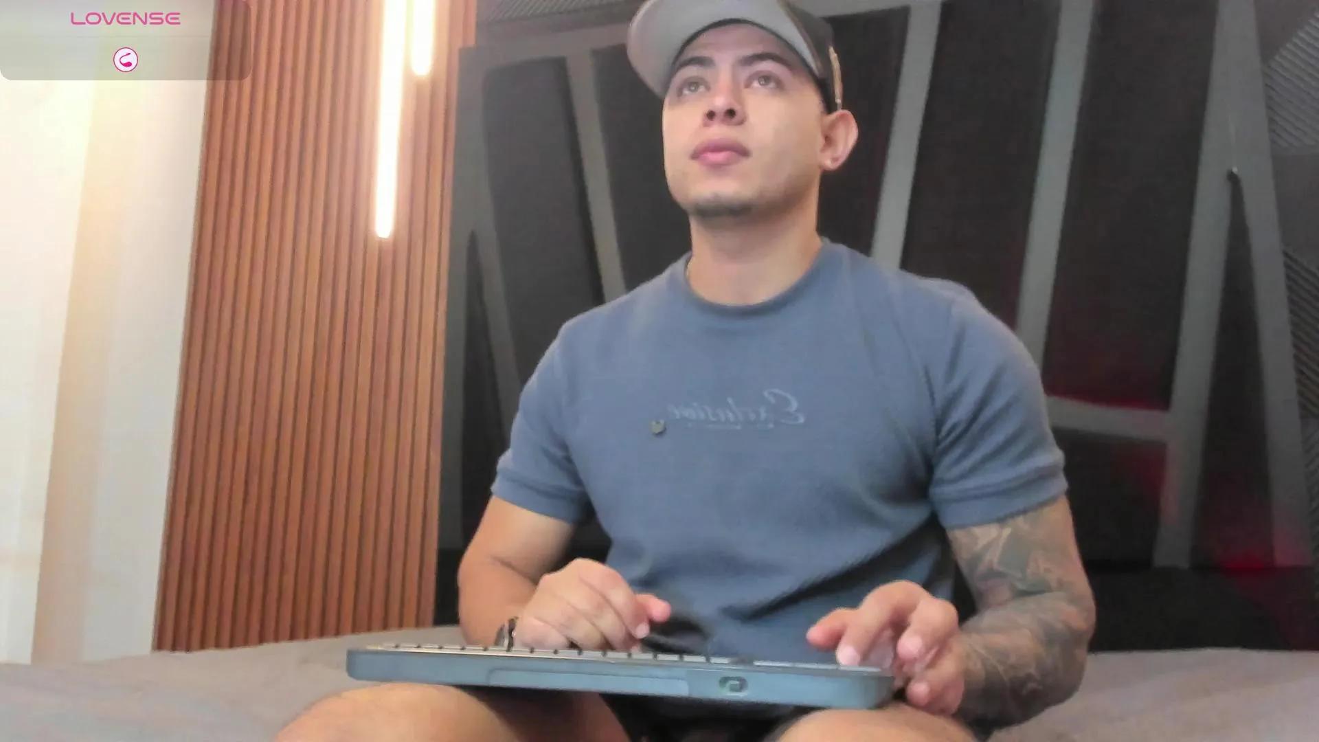 Offline marco_garciia_ on Cam4