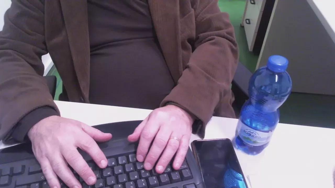 me__slave on Cam4 