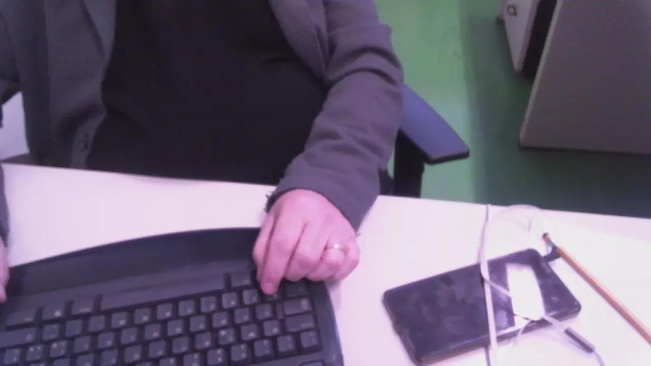 me__slave on Cam4 
