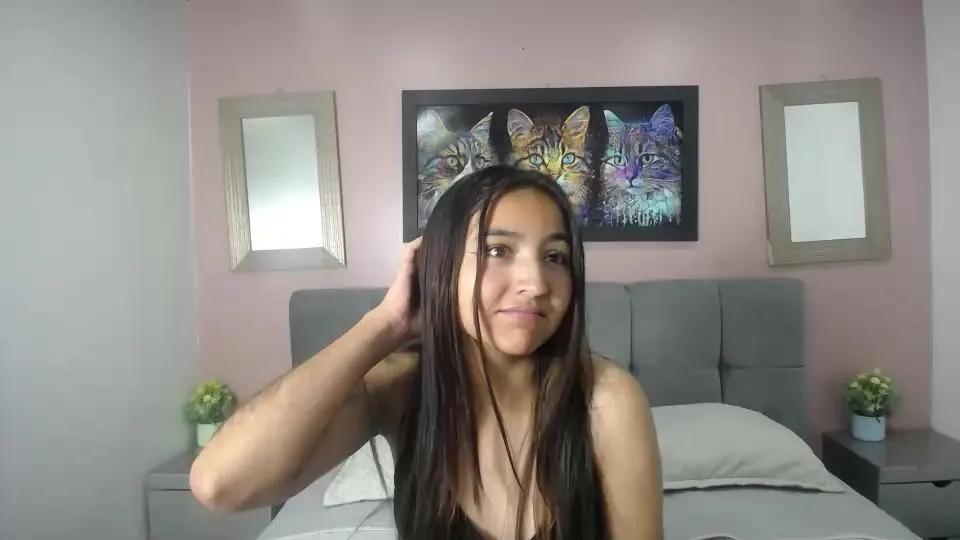 MeggannFoxx on Cam4 