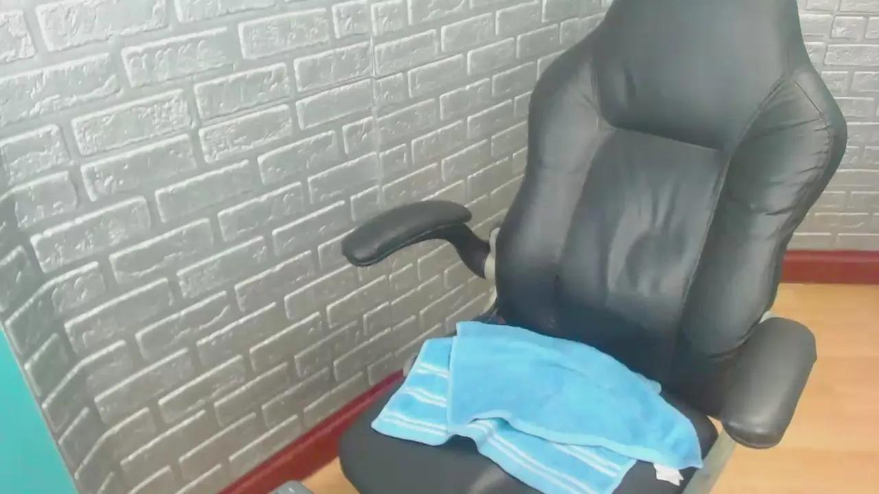 Michael_Twuis on Cam4